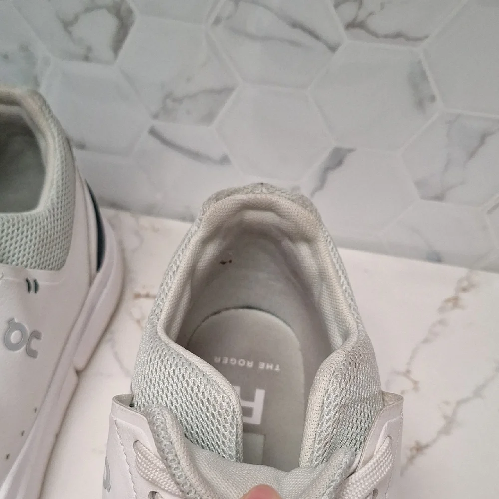 On Running The Roger Advantage White Leather Trainer Running Shoes Womens Size 7 - Picture 9 of 15